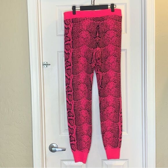 Day & Night Cozy Knit Snakeskin Print Joggers Pink and Black Size Large - Picture 6 of 9